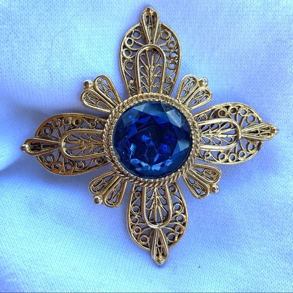 Avante pin with large center rhinestone - Picture 4 of 5